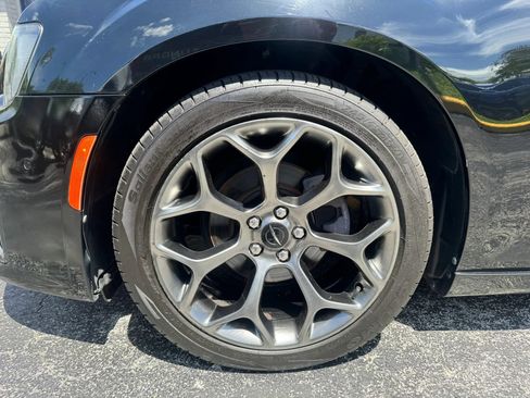 Used 2018 Chrysler 300 S w/ 300S Premium Group RWD image 14