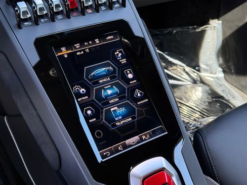 Used 2021 Lamborghini Huracan EVO RWD image 50