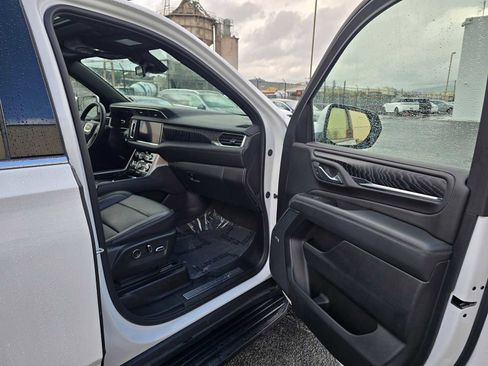 Used 2024 GMC Yukon XL Denali image 12