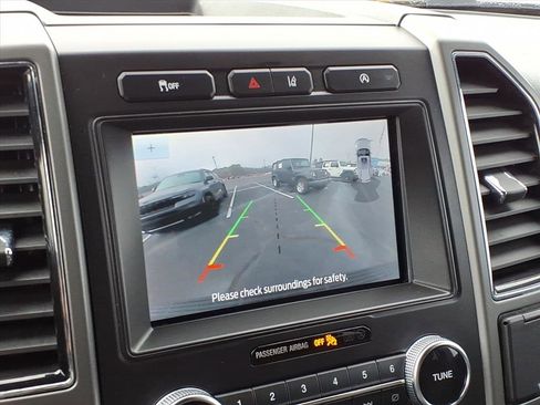 Used 2020 Ford Expedition XLT image 8