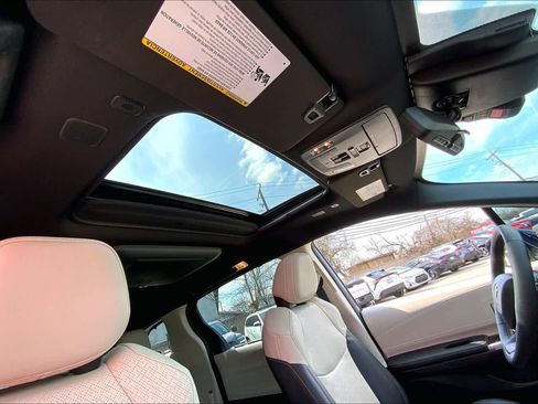 New 2025 Toyota Sienna Platinum image 14