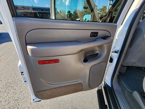 Used 2005 Chevrolet Avalanche 2500 LS w/ Preferred Equipment Group image 13