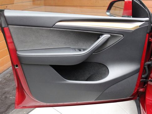 Used 2022 Tesla Model Y Performance image 17