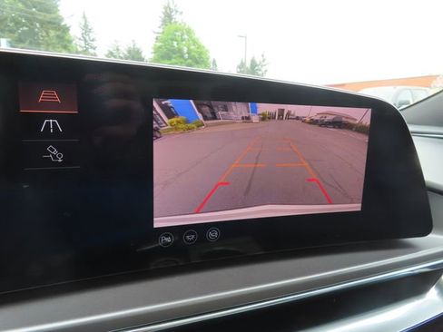 Used 2024 Cadillac Lyriq Tech AWD/4WD image 32