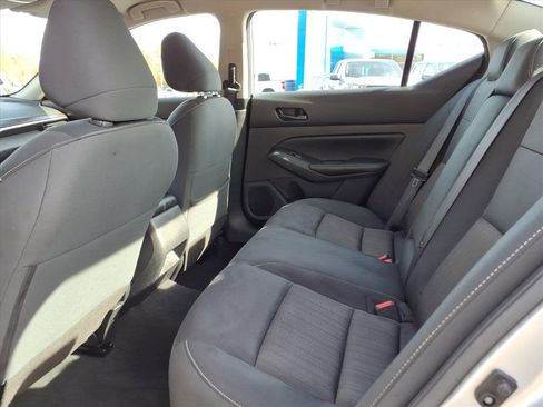 Used 2024 Nissan Altima 2.5 SV image 17