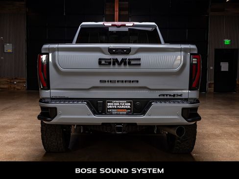 Used 2024 GMC Sierra 2500 AT4X image 8