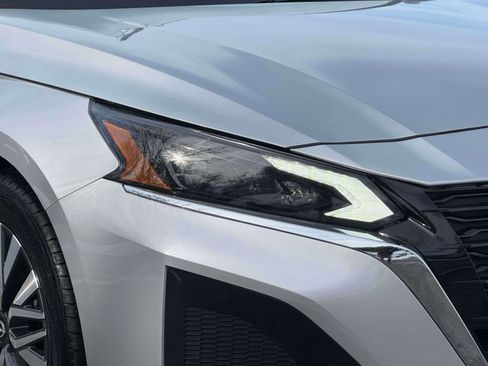 Used 2024 Nissan Altima 2.5 SV image 7