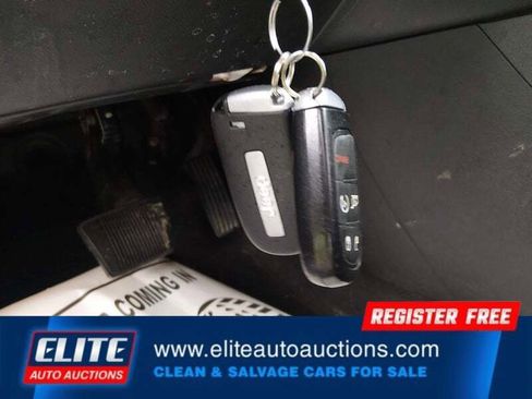 Used 2019 Jeep Cherokee Latitude Plus w/ Comfort/Convenience Group AWD/4WD image 21