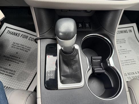 Used 2017 Toyota Highlander Plus image 14