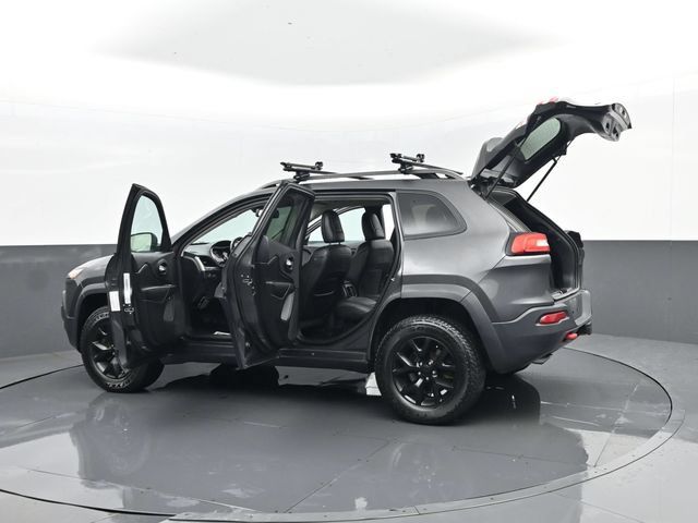 Used 2016 Jeep Cherokee Trailhawk w/ Leather Interior Group AWD/4WD image 30