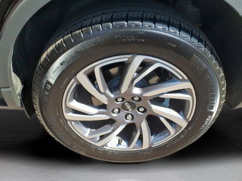 Used 2023 Lincoln Corsair AWD w/ Equipment Group 101A image 15