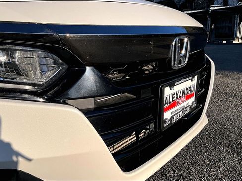 Used 2018 Honda Accord Sport image 28