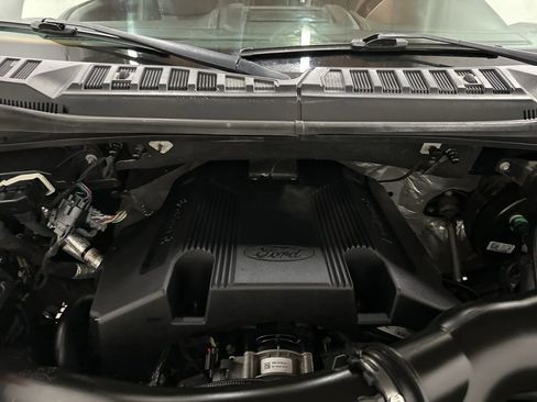 Used 2019 Ford F150 Lariat w/ Equipment Group 502A Luxury AWD/4WD image 7