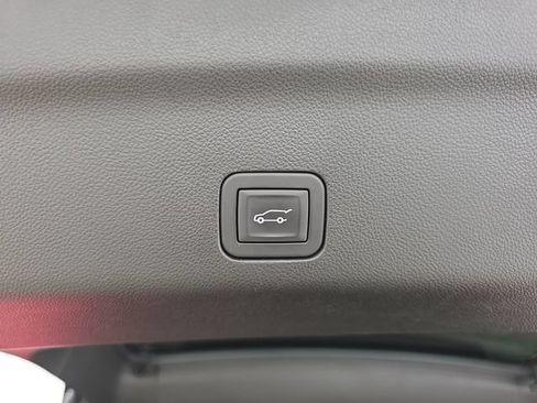 Used 2026 Cadillac Escalade ESV V w/ LPO, ONYX Package AWD/4WD image 36