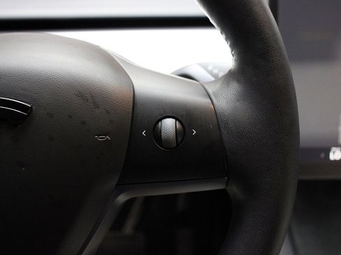 Used 2023 Tesla Model Y 2WD image 42