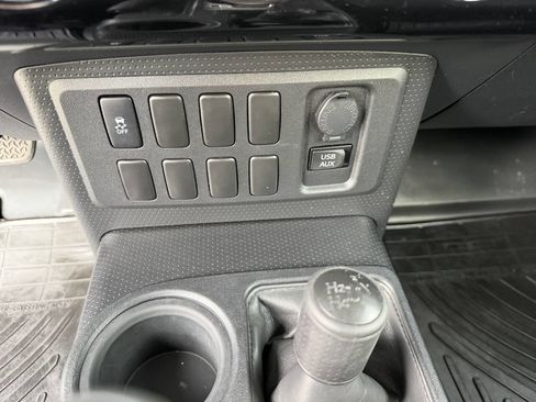 Used 2013 Toyota FJ Cruiser 4WD w/ Convenience Pkg image 36