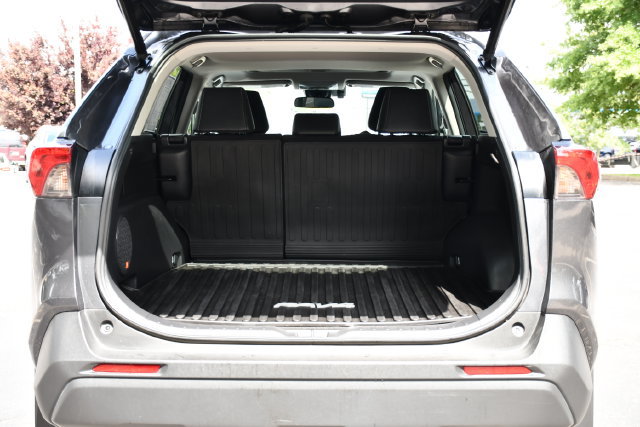 Used 2022 Toyota RAV4 XLE Premium AWD/4WD image 33