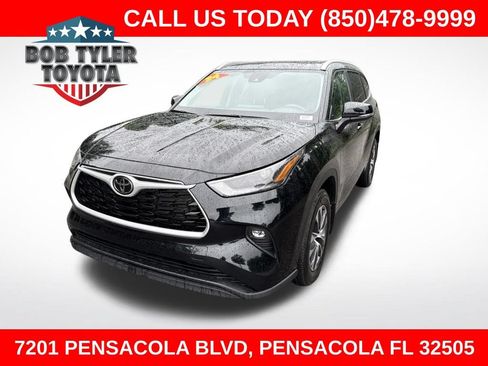 Used 2024 Toyota Highlander XLE FWD image 1