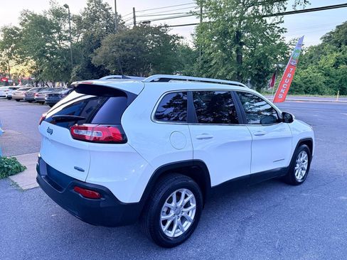 Used 2016 Jeep Cherokee Latitude w/ Cold Weather Group FWD image 7