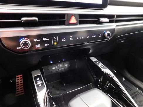 Used 2025 Kia Sorento SX image 43