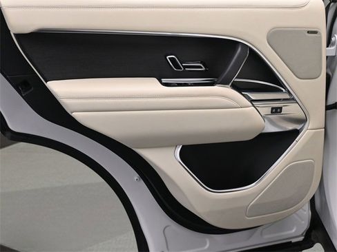 Used 2023 Land Rover Range Rover SE image 13