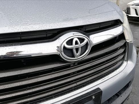 Used 2014 Toyota Highlander XLE image 29