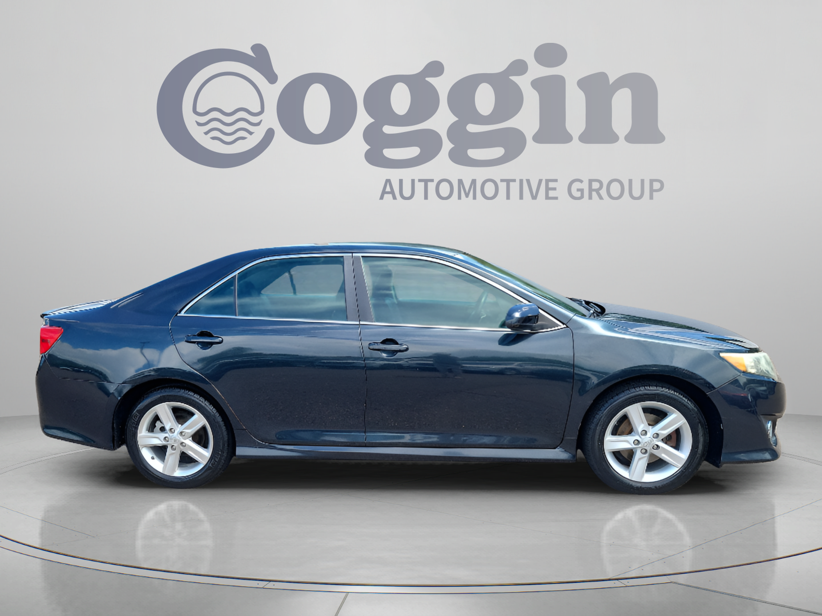 Used 2014 Toyota Camry SE FWD image 6
