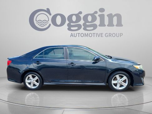 Used 2014 Toyota Camry SE FWD image 6
