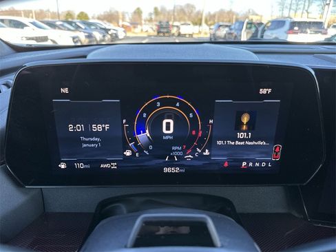 Used 2025 Chevrolet Traverse RS image 15