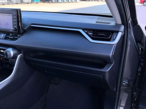 Used 2021 Toyota RAV4 LE image 15