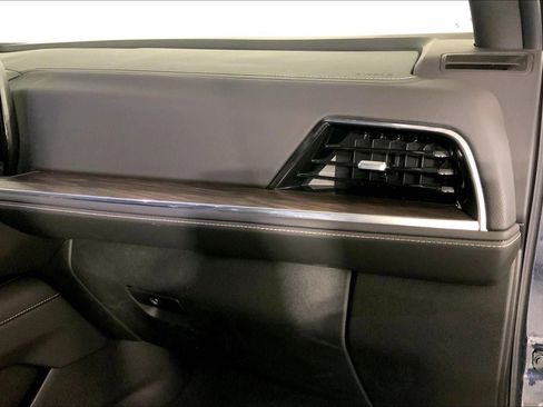 Used 2025 Chevrolet Suburban Premier image 16