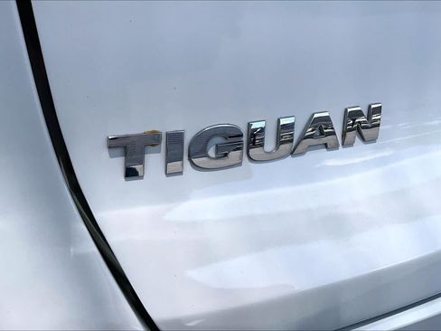 Used 2017 Volkswagen Tiguan S AWD/4WD image 10
