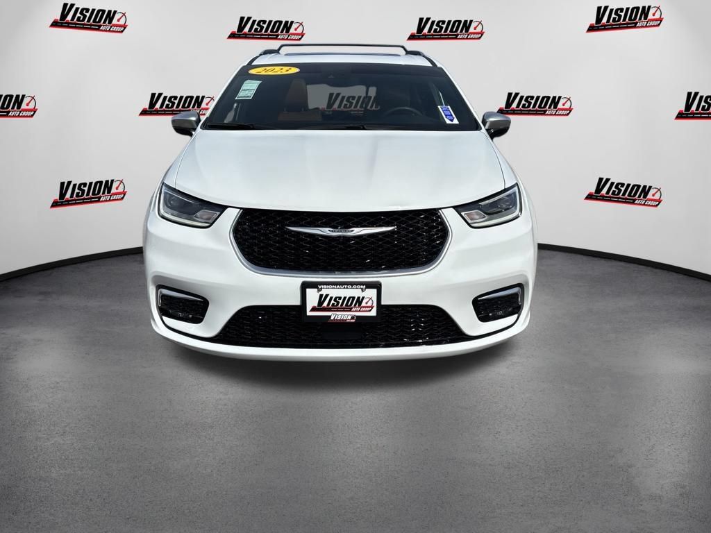 Used 2023 Chrysler Pacifica Pinnacle FWD image 8