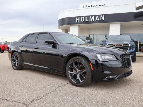 Used 2022 Chrysler 300 S RWD image 1
