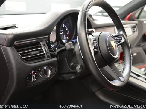 Used 2022 Porsche Macan image 25