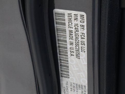 Used 2025 Jeep Grand Cherokee Laredo X RWD image 24