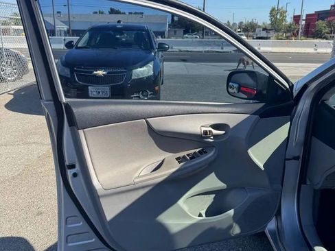 Used 2012 Toyota Corolla LE FWD image 14
