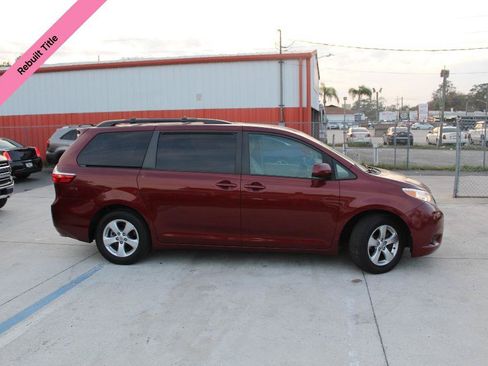 Used 2016 Toyota Sienna LE FWD image 2