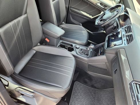 Certified 2022 Volkswagen Tiguan SE R-Line AWD/4WD image 11