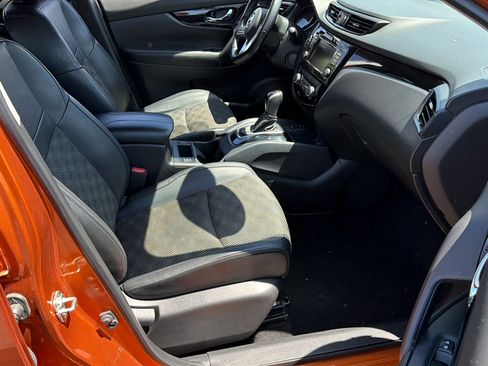 Used 2022 Nissan Rogue Sport SV w/ Technology Package AWD/4WD image 9