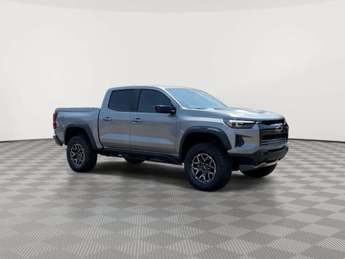 Used 2024 Chevrolet Colorado ZR2 w/ Technology Package AWD/4WD image 2