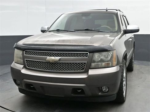 Used 2011 Chevrolet Tahoe LTZ image 3