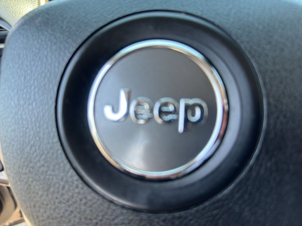 Used 2017 Jeep Cherokee Latitude FWD image 25