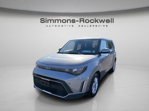Used 2025 Kia Soul LX w/ LX Technology Package FWD image 1
