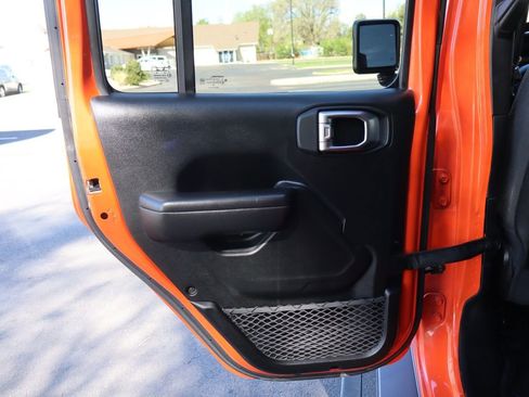 Used 2018 Jeep Wrangler Unlimited Rubicon image 25