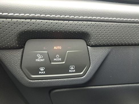 Used 2025 Volkswagen Atlas SE image 15