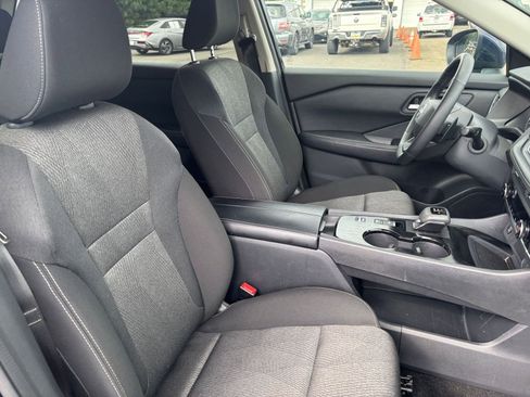 Used 2025 Nissan Rogue SV FWD image 37