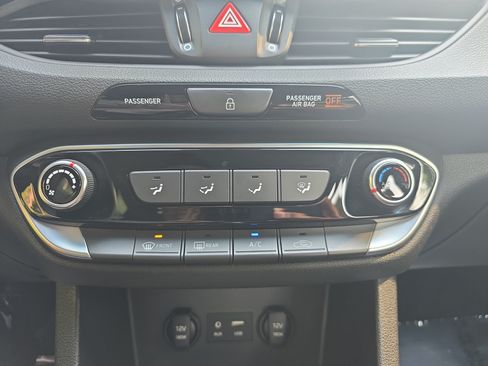 Used 2018 Hyundai Elantra GT FWD image 22