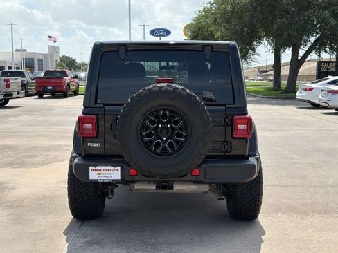 Used 2021 Jeep Wrangler Unlimited Sahara AWD/4WD image 10