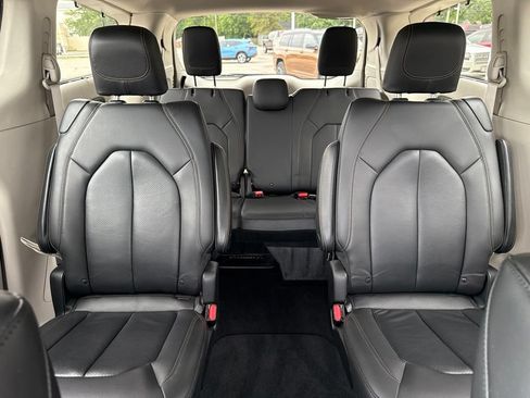 Used 2020 Chrysler Pacifica Touring-L Plus FWD image 50